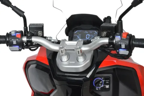 Скутер Motoland X-MAX 150 — особенности, фото 4
